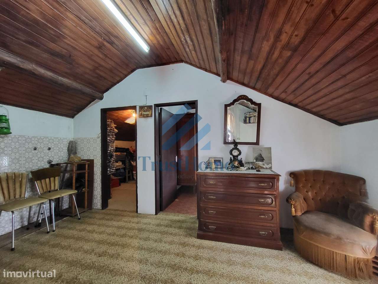 T4 com bastante potencial na Tojeira (Magoito) a 9min da praia...-16