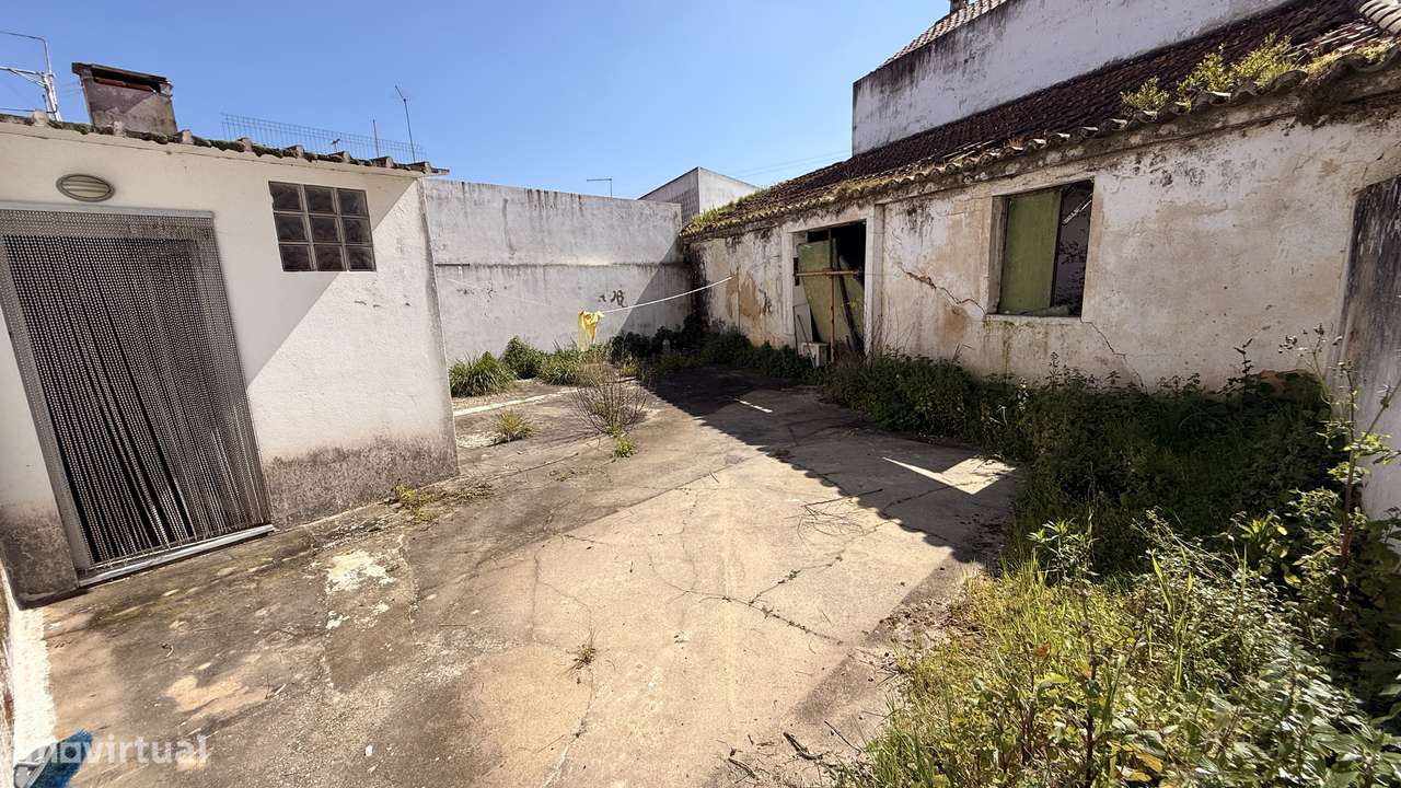 Moradia Térrea T4 no Cartaxo com Potencial de Duas Habitações-26