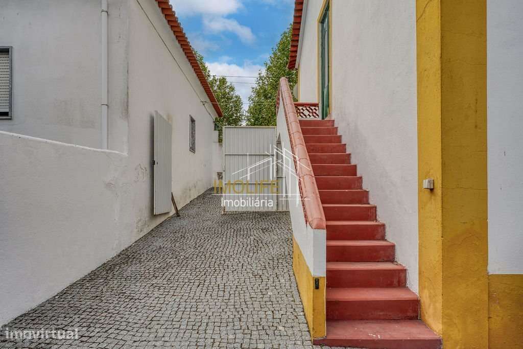 Excelente Moradia com dois pisos no centro do Vimieiro-40