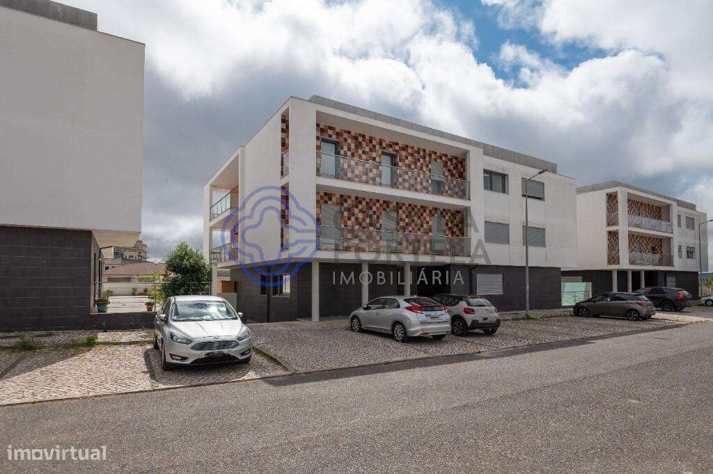 Apartamento T1 Como Novo com Terraço e 2 Lugares de Garagem na Quinta - Grande imagem: 5/28