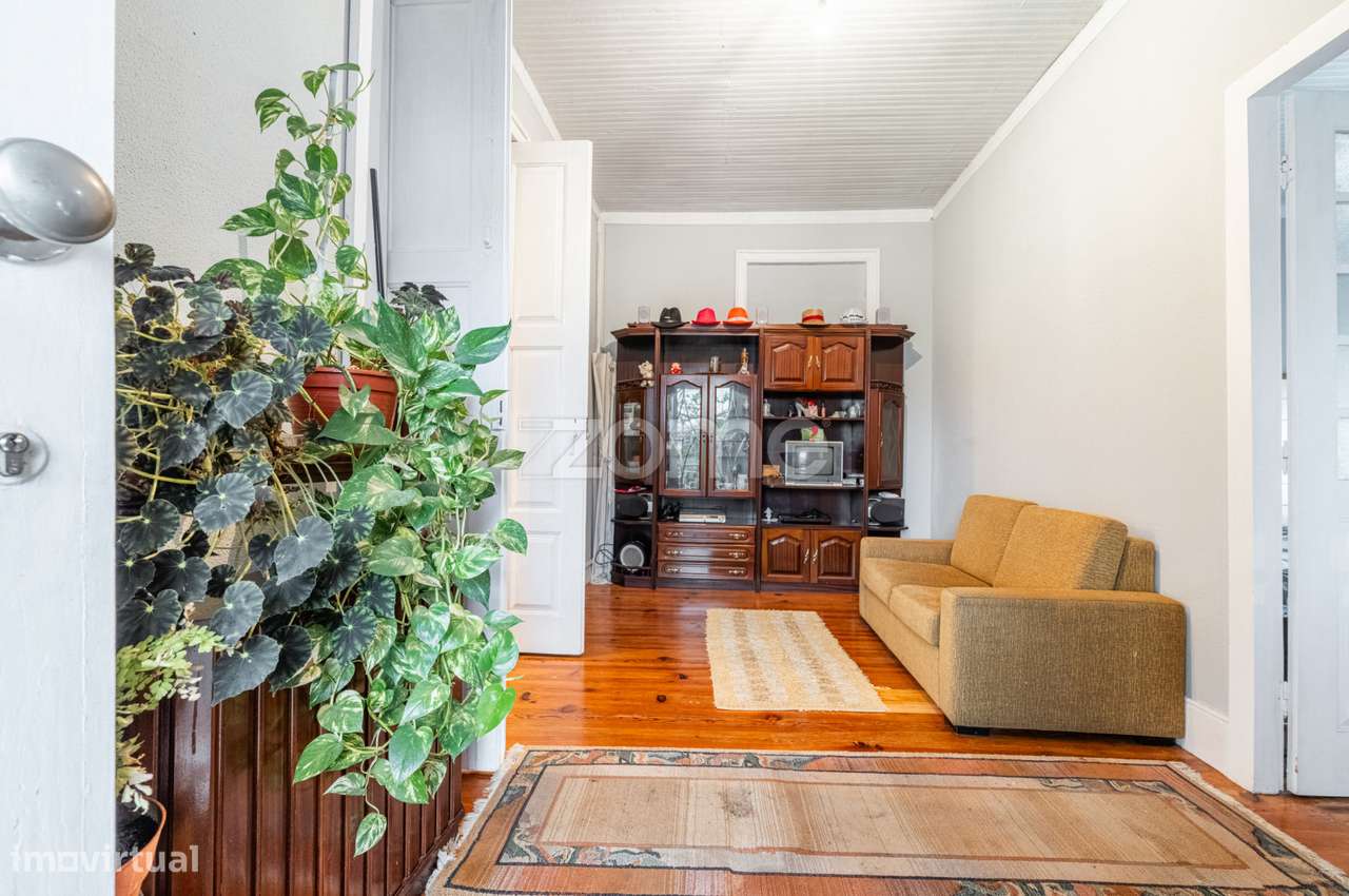 Prédio com habitação, serviços e garagem - Centro de Alfena, Valong... - Grande imagem: 4/41