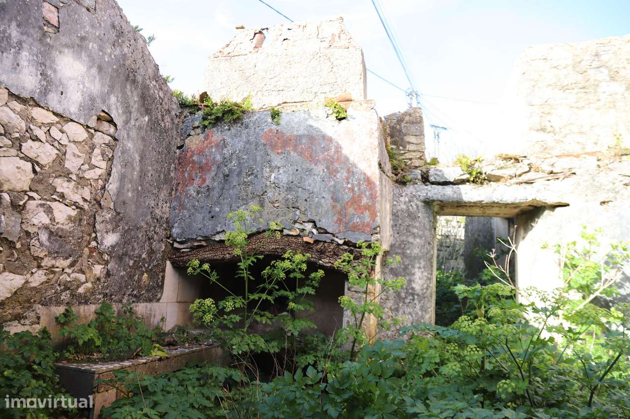 Oportunidade Única -Ruína Urbana em Morelena com Potencial Incrível-7