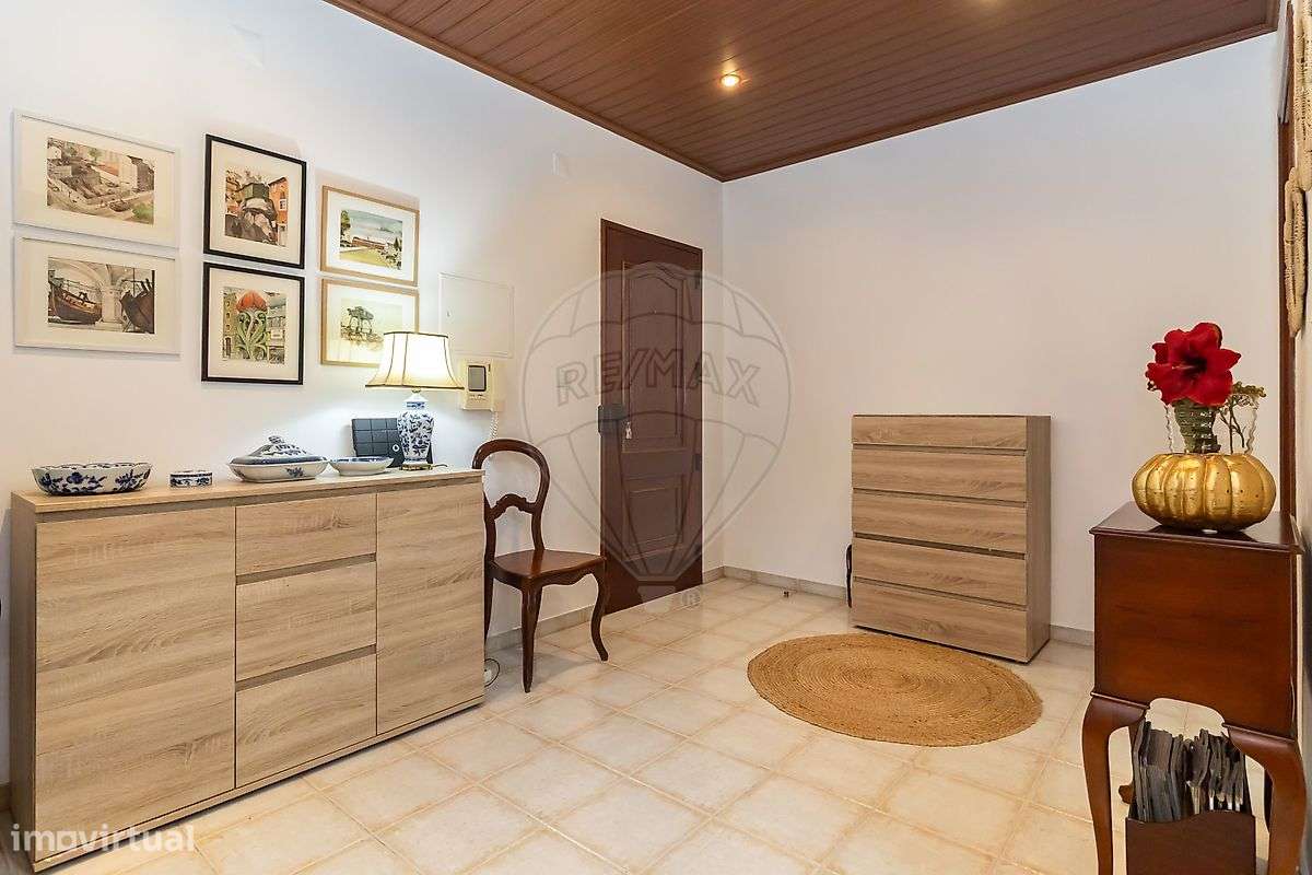 T2 Semi-Remodelado na Torre da Marinha-13