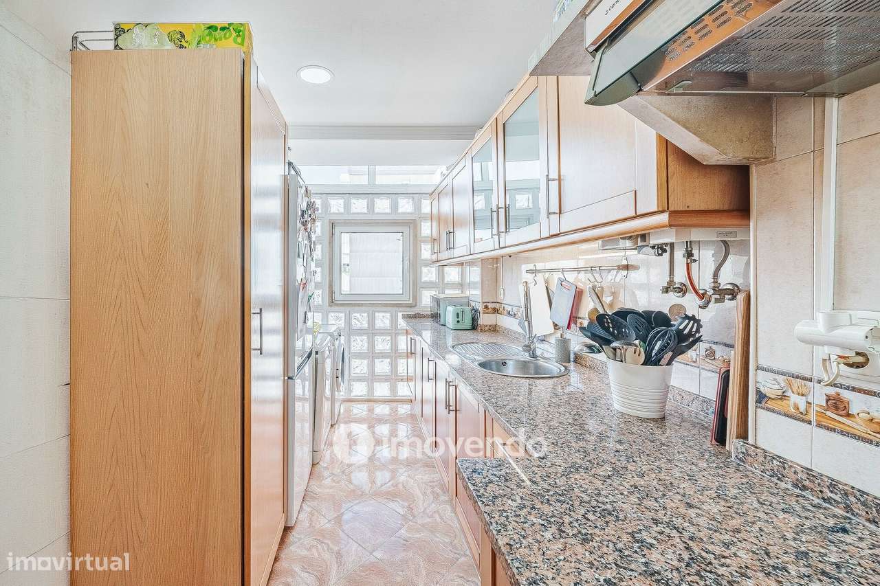 Apartamento T2 com cozinha equipada, na Amadora-17