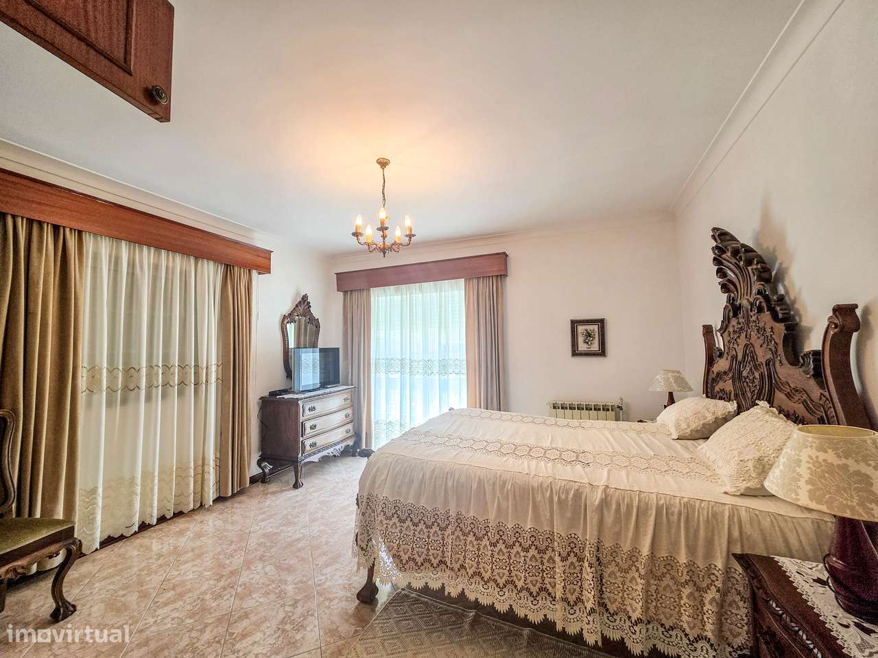 Moradia T5 em Darque com Jardim, Garagem e Anexo-14