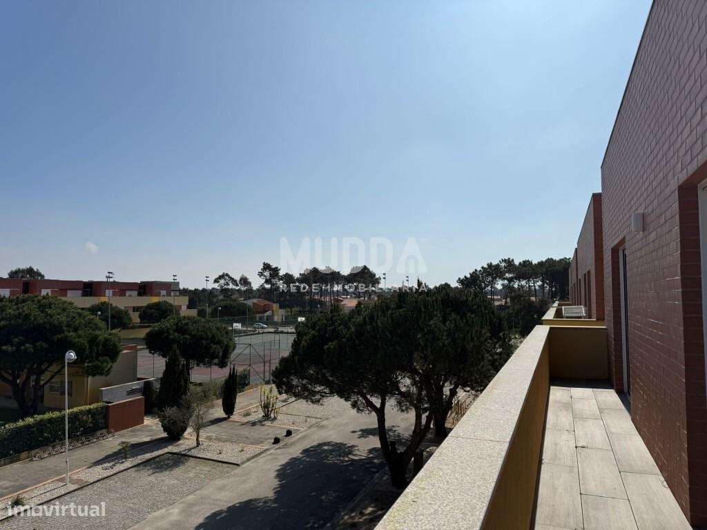 Apartamento T3 em Condomínio Fechado com Piscina e Campo de Ténis - Grande imagem: 5/8