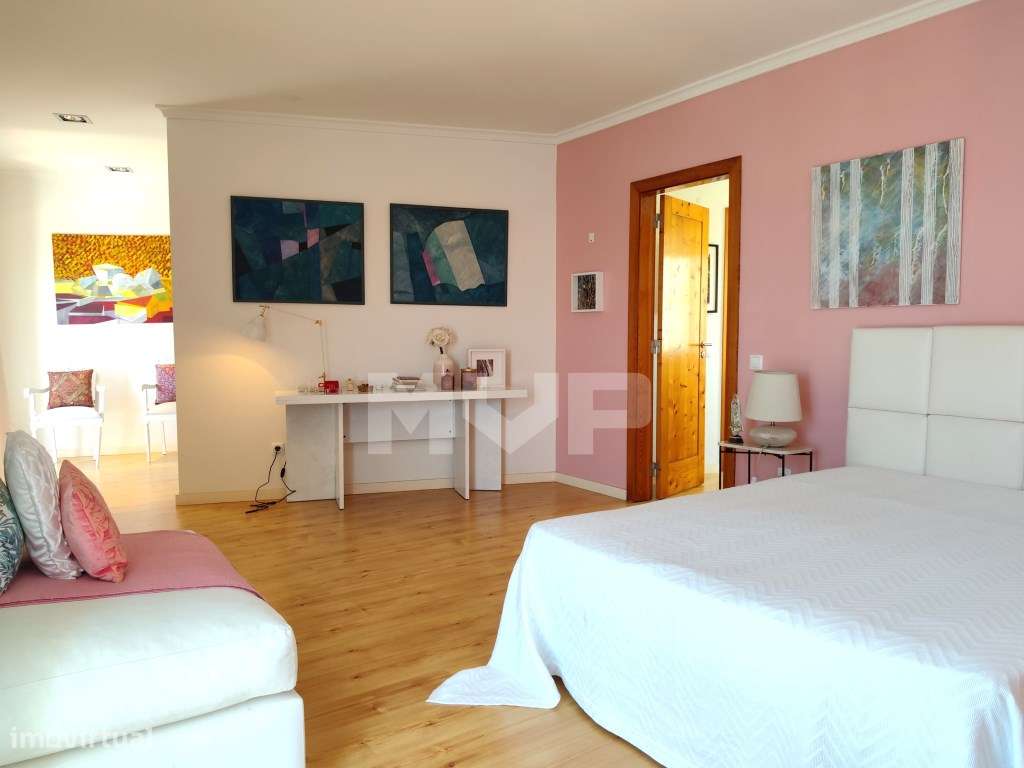 Moradia V3+1 com jardim em zona tranquila de Albufeira-18
