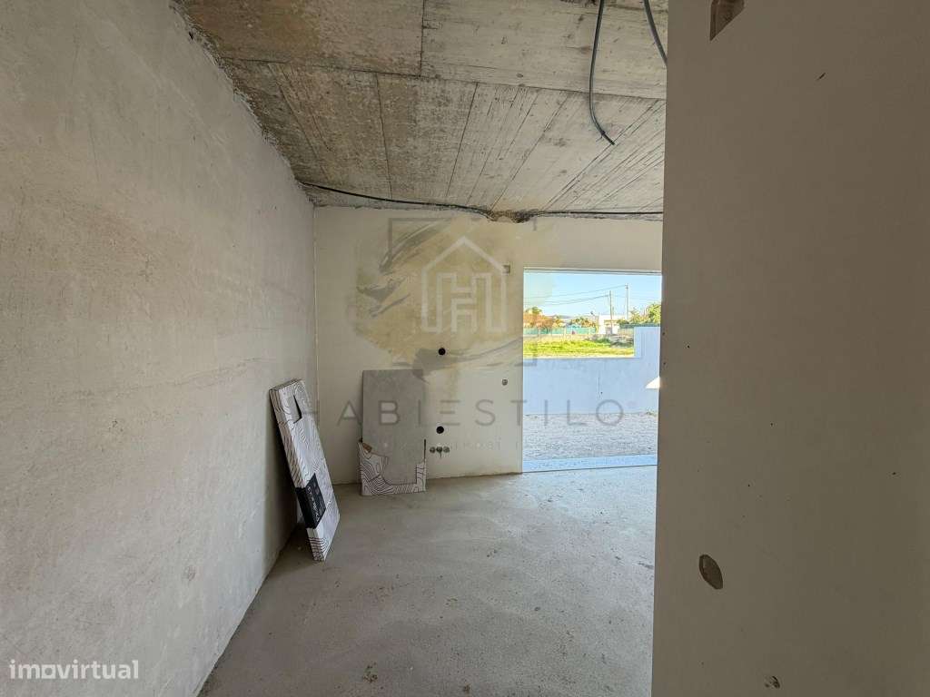 Moradia nova com excelentes áreas-15