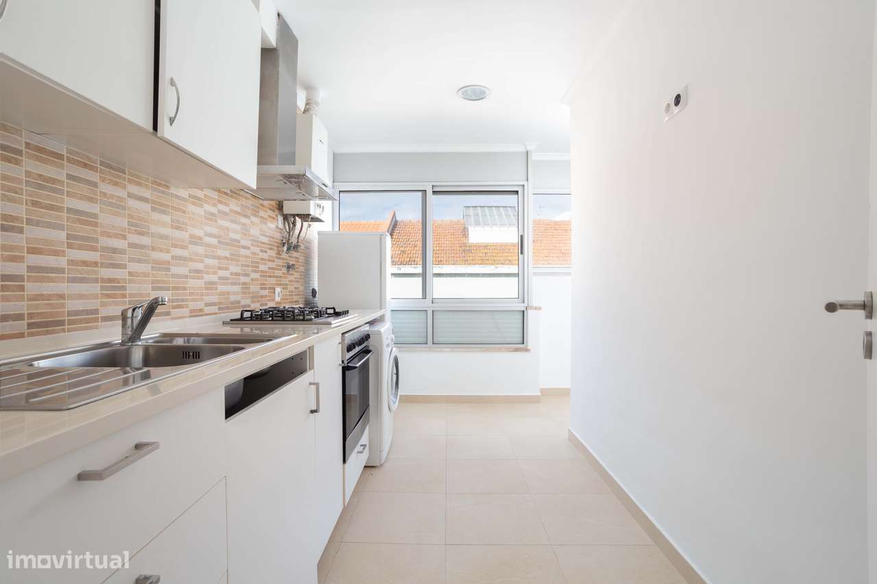 T1 bem localizado com cozinha equipada. - Grande imagem: 2/21