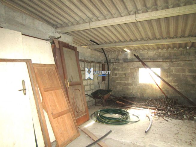 DUAS MORADIAS PARA RESTAURO,MAIS  TERRENO ( 3 ART.MATRICIAIS ),JUNTO C-38