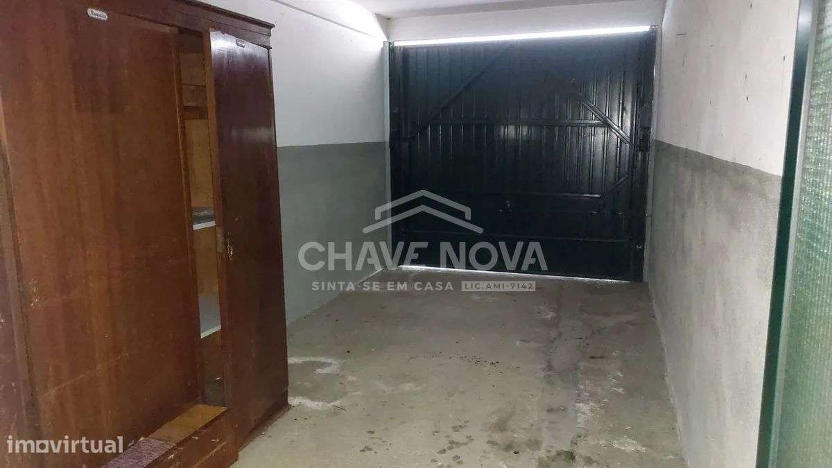 T2 Último Piso c/ Terraço e Garagem Box em S. Félix da Marinha-8