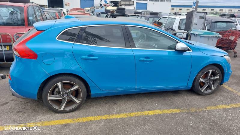 VOLVO V40 D2 PARA PEÇAS (LER DESCRIÇÃO) - 1