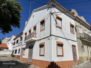 Prédio situado em zona de excelência no Sitio da Nazaré