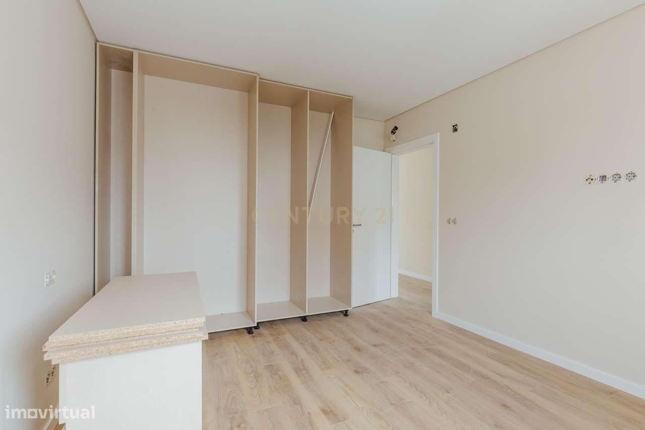 Apartamento T2 Novo com Vista Panorâmica em Loures-18