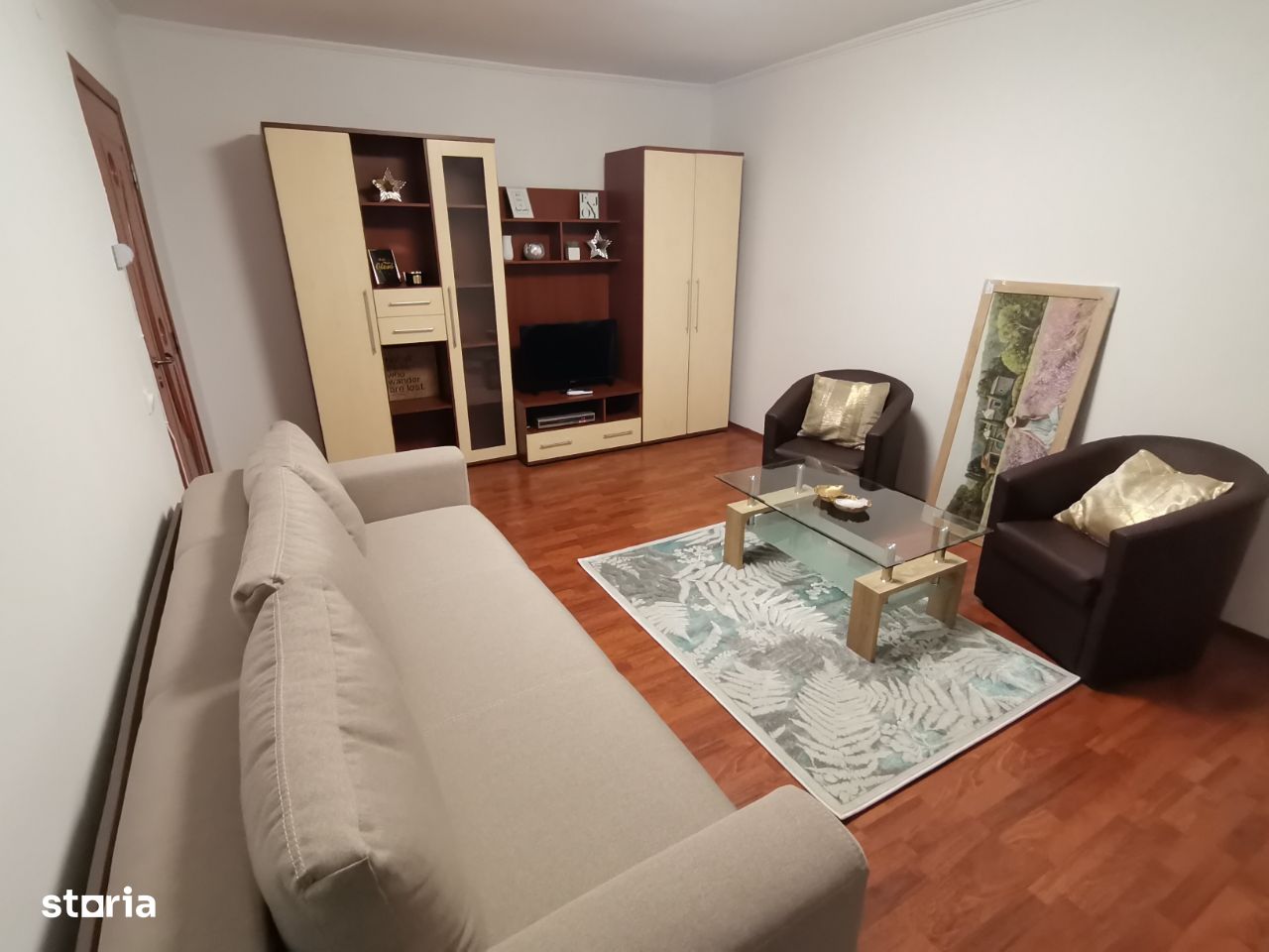 INCHIRIEZ apartament 3 camere decomandat,cu garaj, zona Centrala