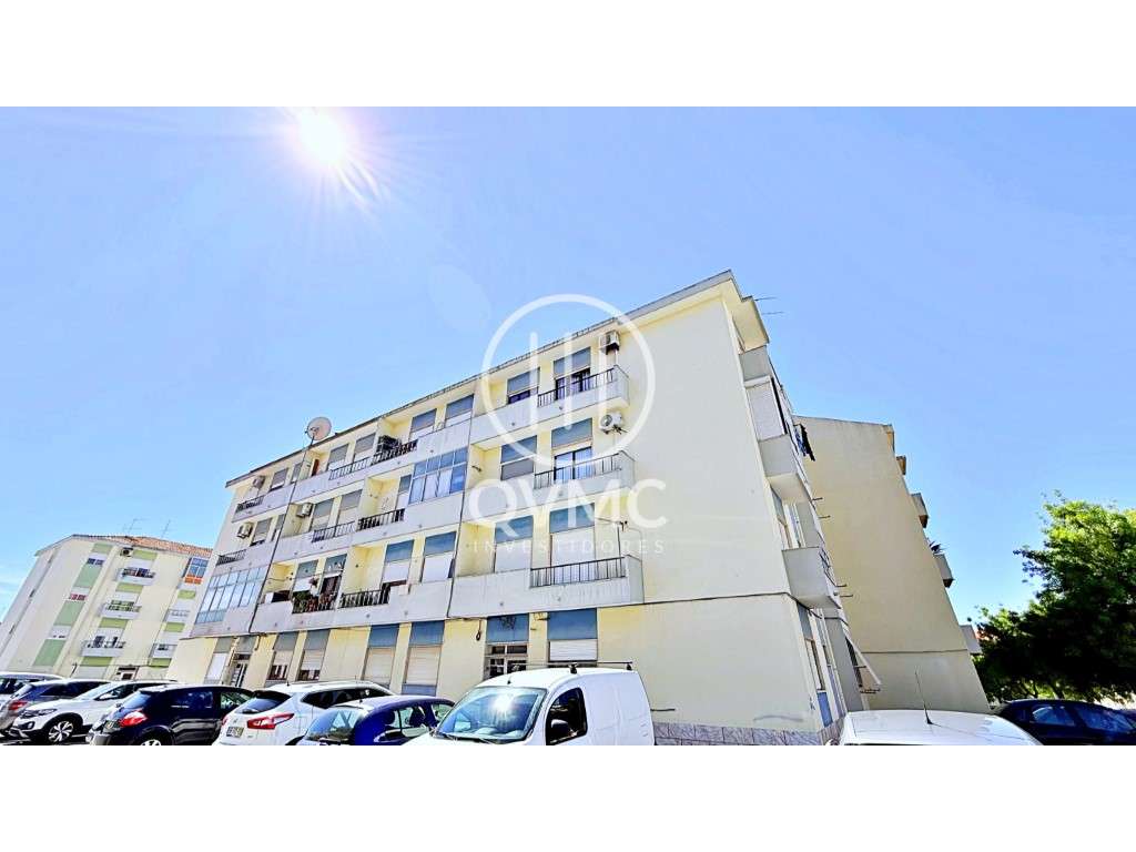 Apartamento T3 na Moita com varandas - 1º andar-0