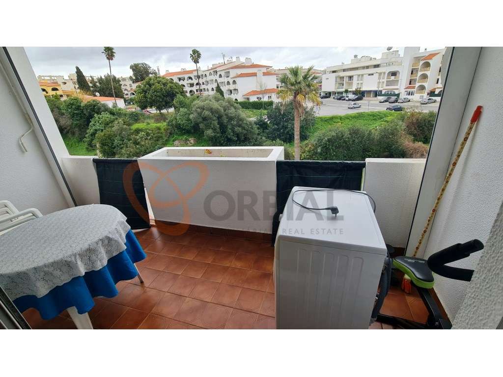Espaçoso apartamento T1 para venda em Albufeira com piscina-13