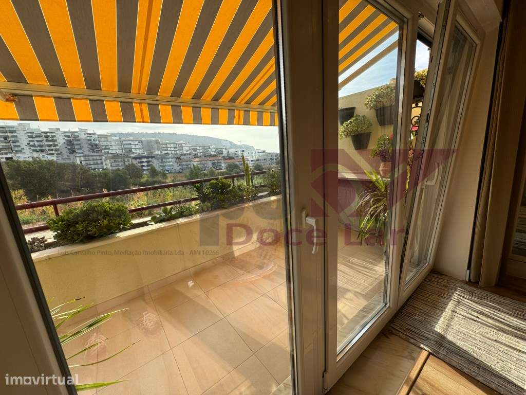 Apartamento T2 c/ piscina - Condominio Privado-1