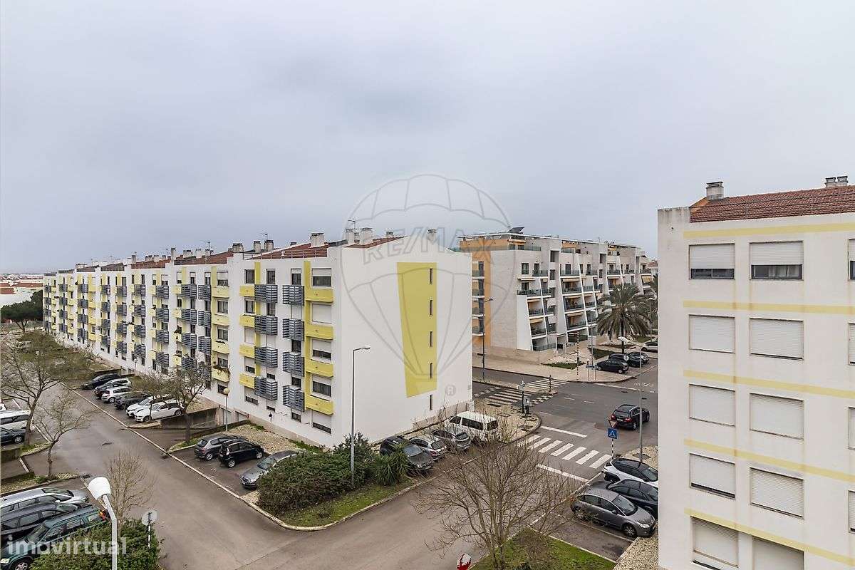 Apartamento T3 no Montijo, com parqueamento e arrecadação-20