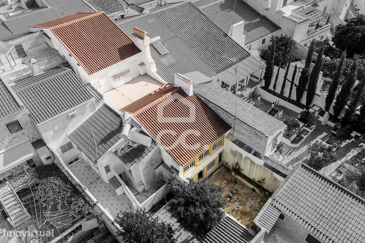 Oportunidade Única: Edifício Senhorial com Logradouro no Coração de Vi - Grande imagem: 4/60