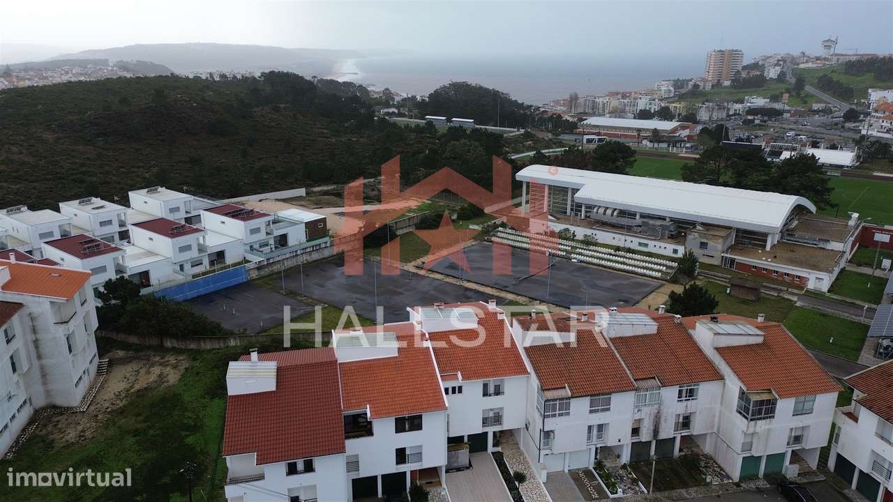 Apartamento T3 / Cozinha Equipada e Terraço / Nazaré-35