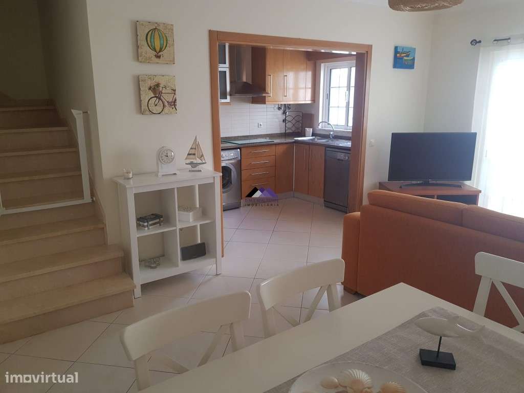 Moradia T3+1 com Estacionamento, Logradouro e Sótão-20