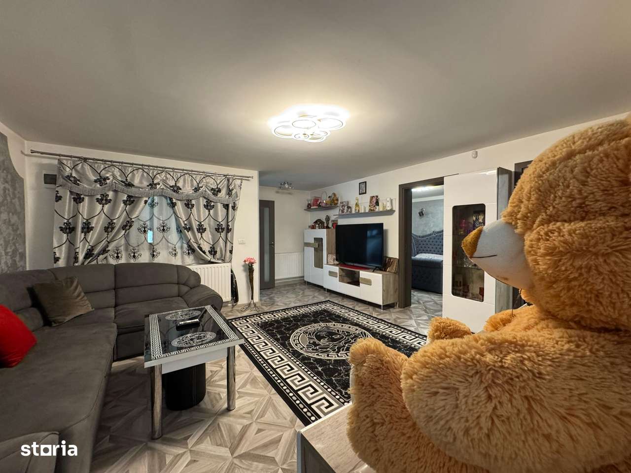 Vila 6 camere cu piscina- se accepta schimb cu apartament + diferenta - Imagine principală: 4/17