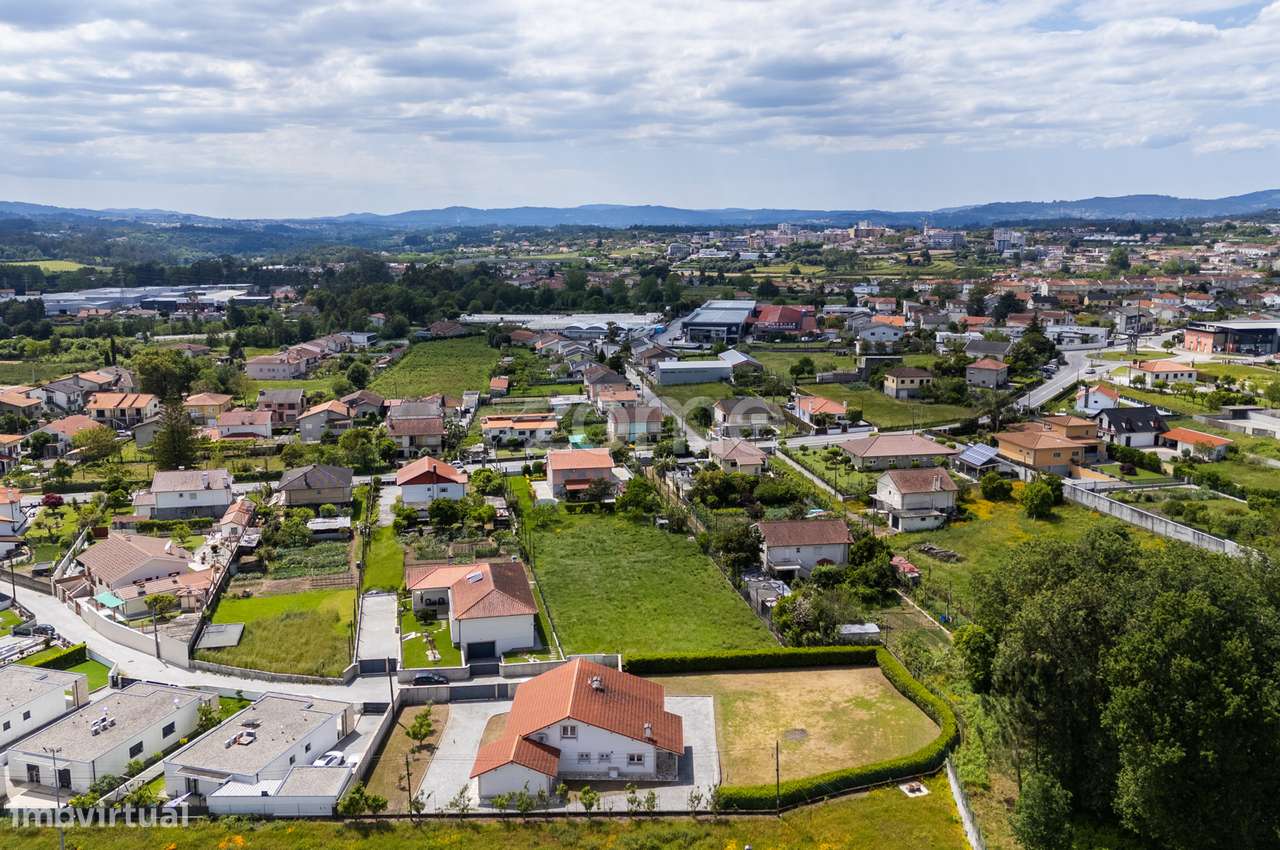 Moradia térrea em Amares com lote de terreno de 1820m2 - Grande imagem: 3/56