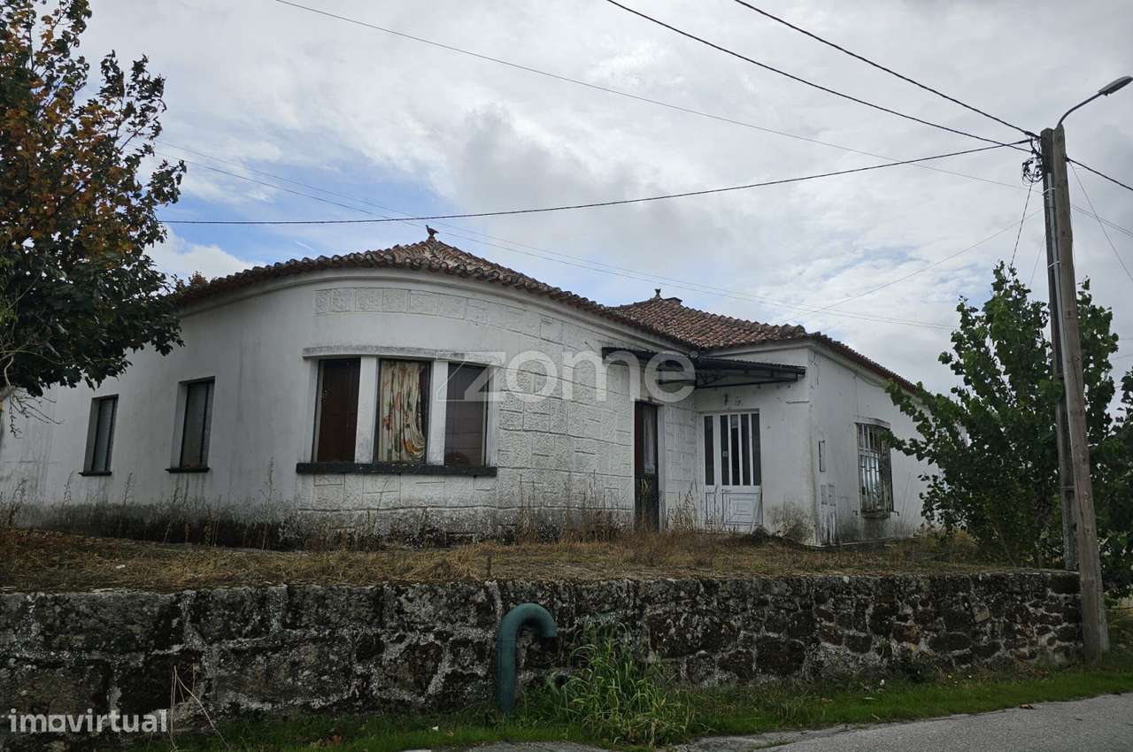Prédio Urbano com Comércio e Habitação – Aldeia de Chã, Alijó-0