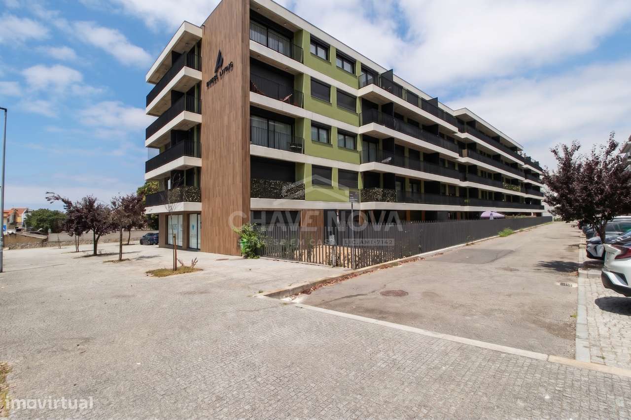 T2 Como Novo c/ Terraço em Santa Marinha (Candal)-1