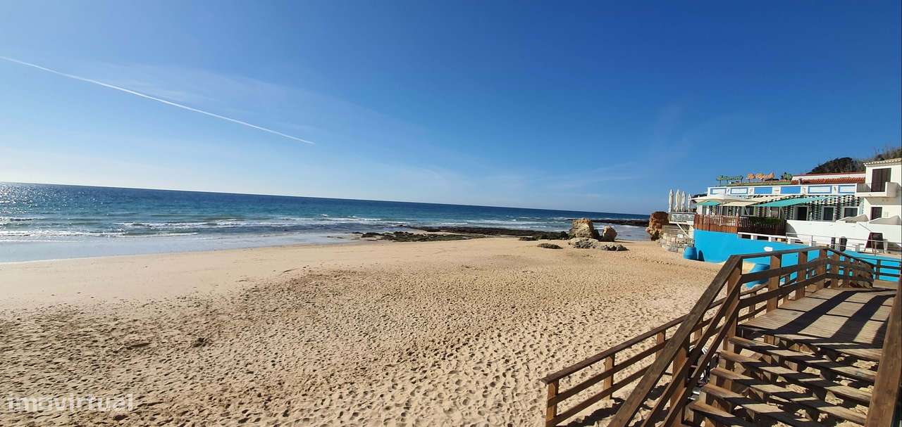 Apartamento na praia com varanda garagem e piscina-11