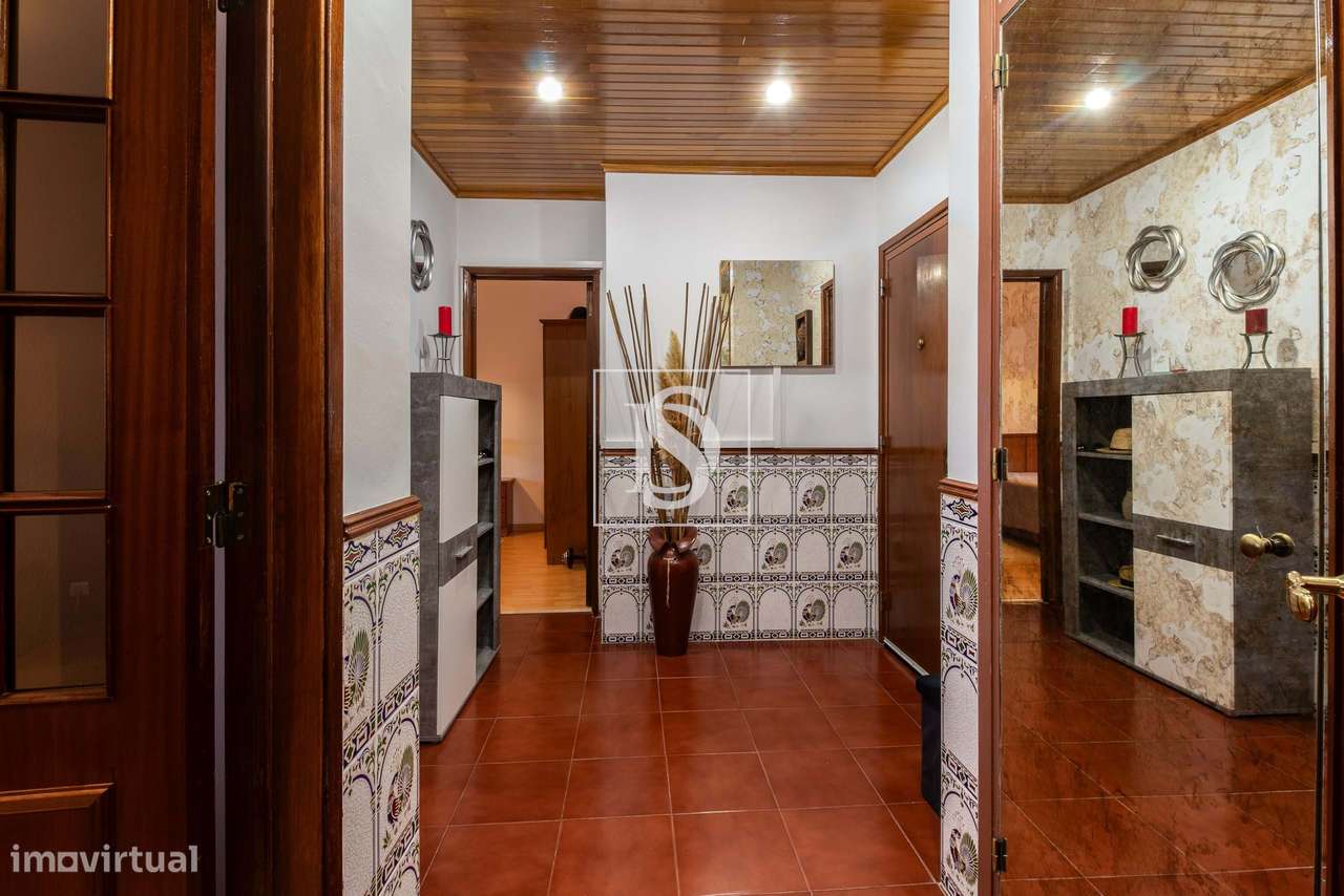 Acolhedor T1 no 1º andar, com Cozinha Semi Equipada e Próximo de Trans-9