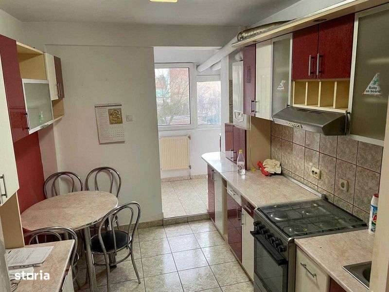 Apartament 4 camere de vanzare zona Coroana de Aur - Imagine principală: 4/8