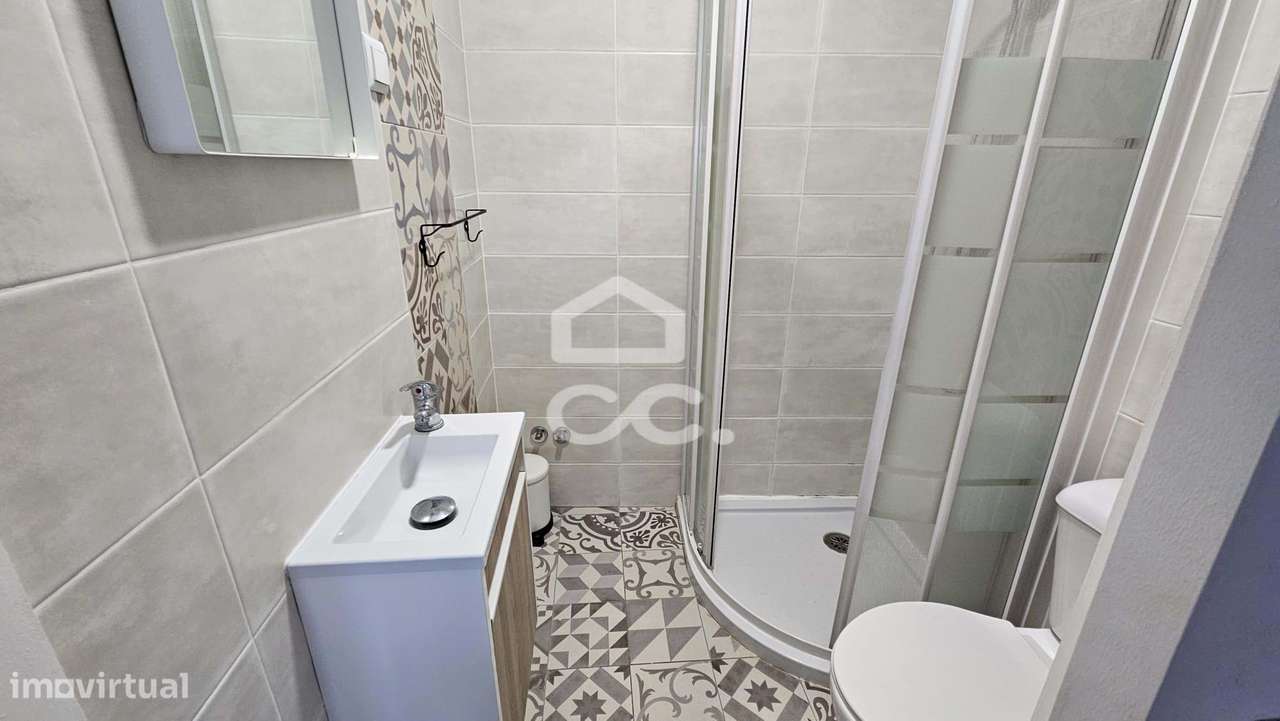 Alojamento com 10 quartos, pronto a rentabilizar, com obras recentes e-16