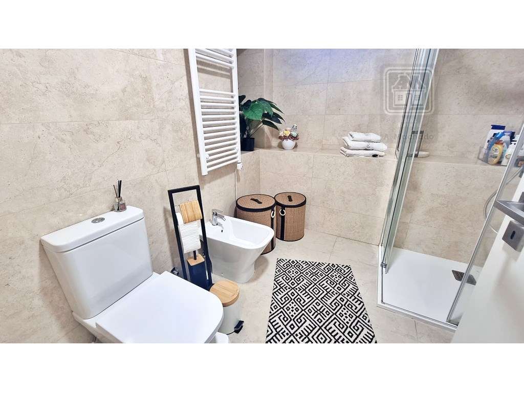 VENDA de APARTAMENTO T2 como NOVO - centro cidade Ponta Delgada (Sã...-34