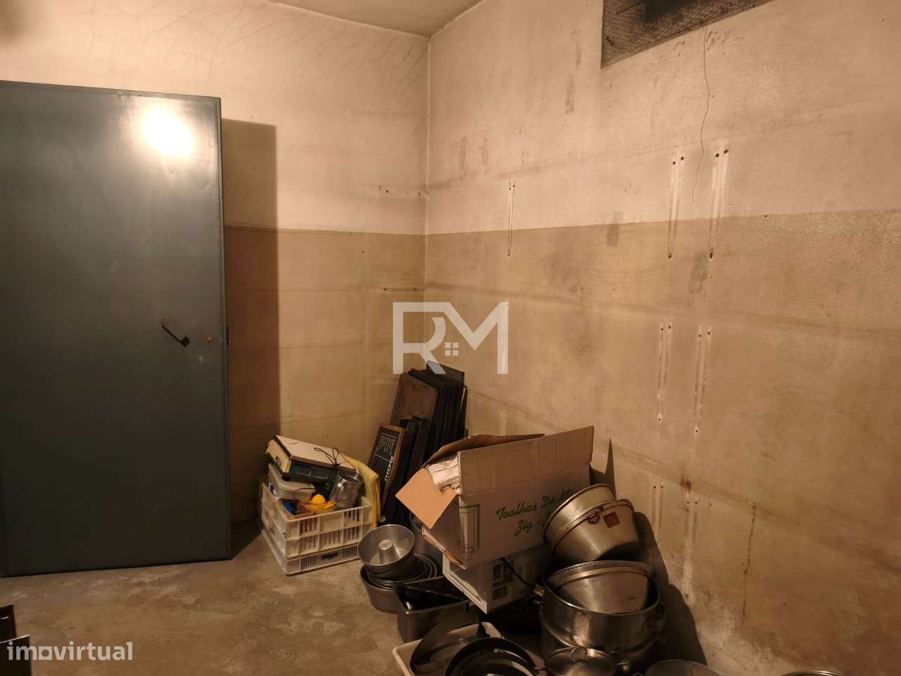 GARAGEM BOX COM ARRUMOS | CENTRO DE VALONGO-11