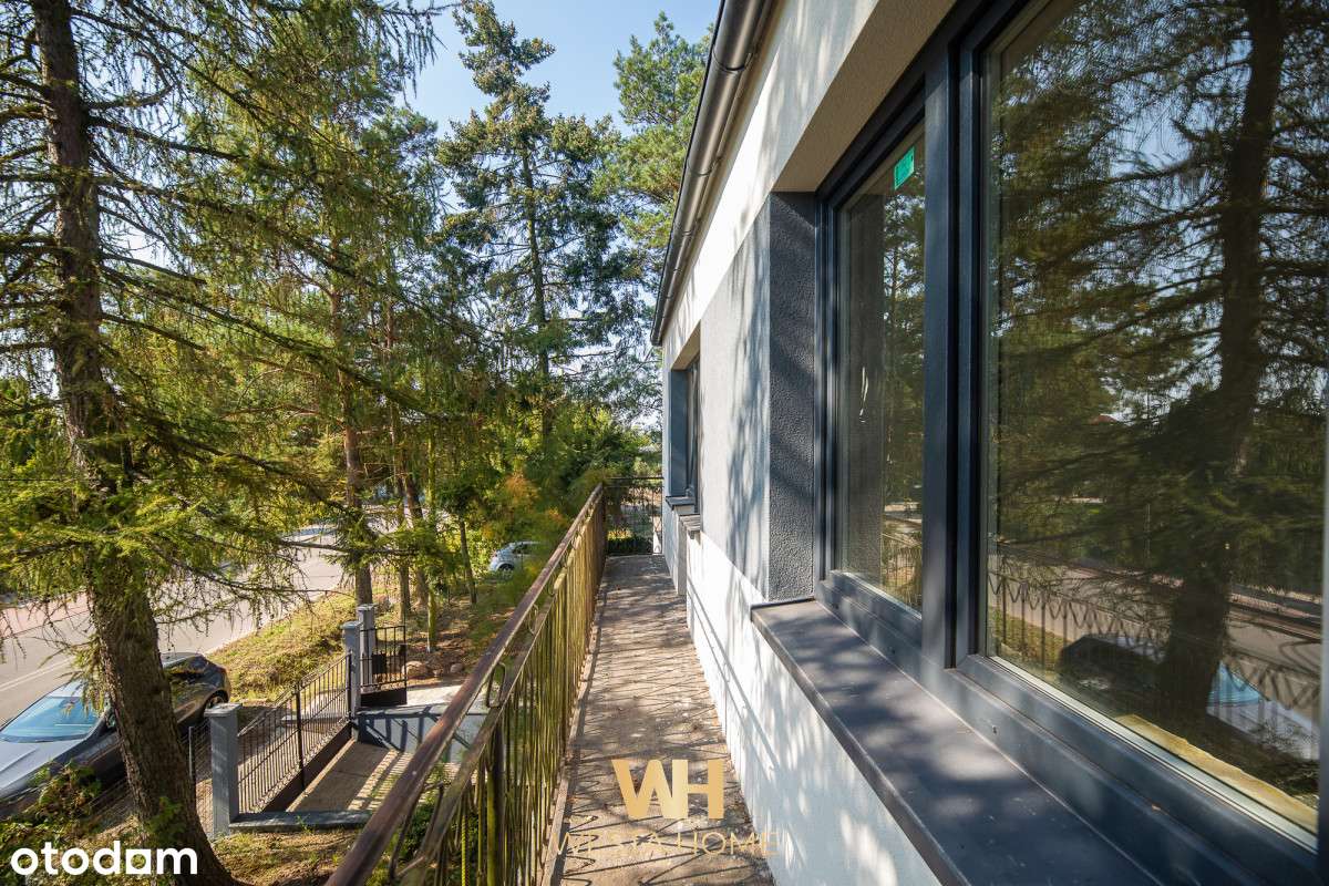 Dom wolnostojący w otoczeniu drzew. Zakroczym.-3