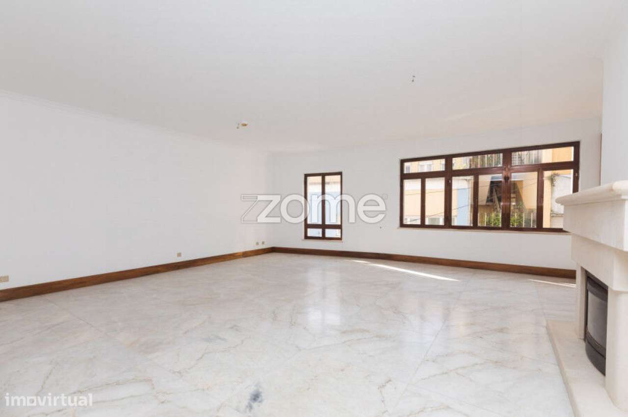 Apartamento T3 localizado na Rua Saragoça em Coimbra - Grande imagem: 2/24