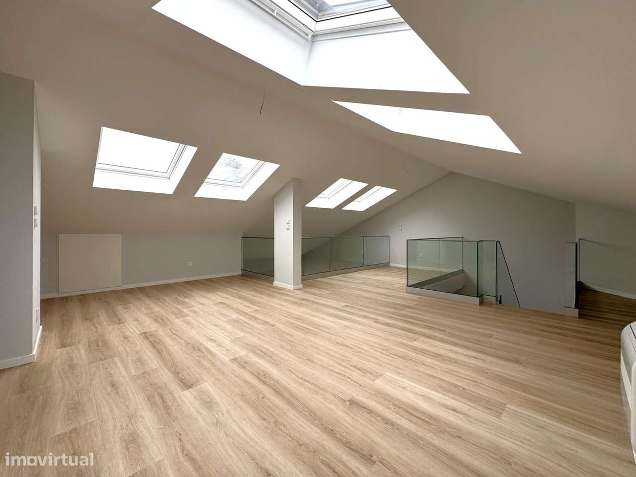 Apartamento T3 novo com Mezzanine e estacionamento no centro de Carcav-26