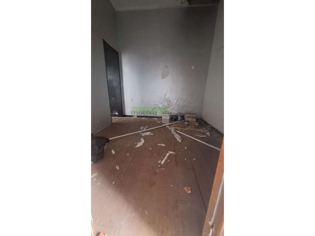 Apartamento T2 Duplex no Centro de Campolide, Lisboa-11