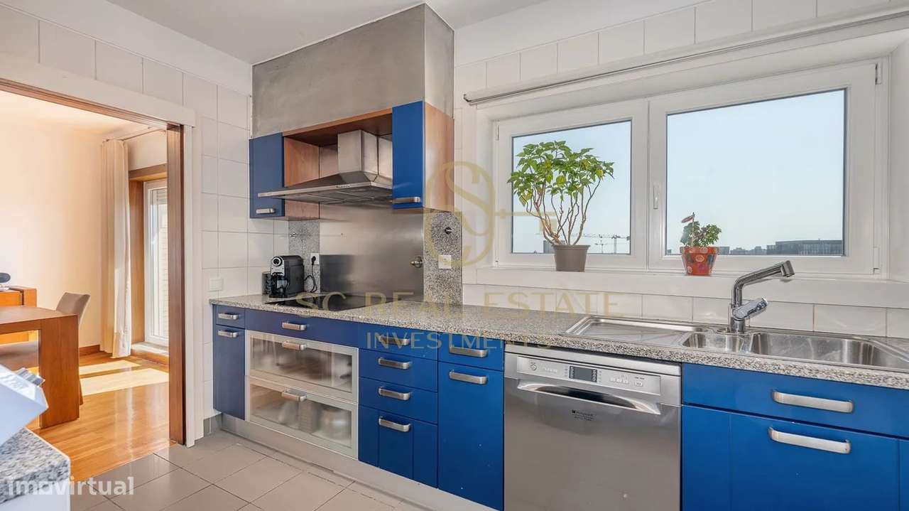Exclusivo T2 Duplex Recuado, Último Piso, 2 Terraços, Cedofeita-12