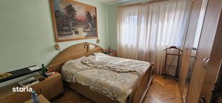 EXCLUSIVITATE! Apartament 3 camere de vanzare,et.2