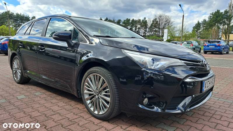 Toyota Avensis Touring Sports 1.8 Comfort - 1