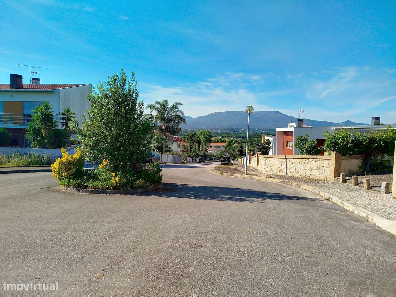 TERRENO DE CONSTRUÇÃO EM DEÃO-9