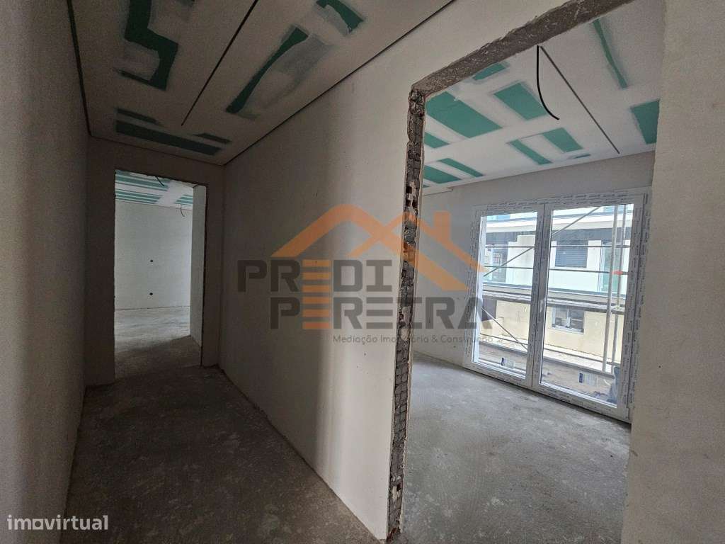 *Nova construção / Última fracção*

À procura de um apartamento T...-10