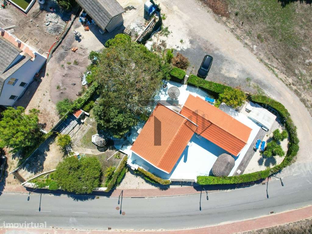 Moradia constituída por 3 Moradias Independentes para Venda no Carv... - Grande imagem: 5/60