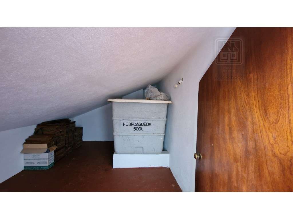 VENDA de MORADIA - VIVENDA T4+1 com Jardim e Garagem - Relva, Ponta...-59