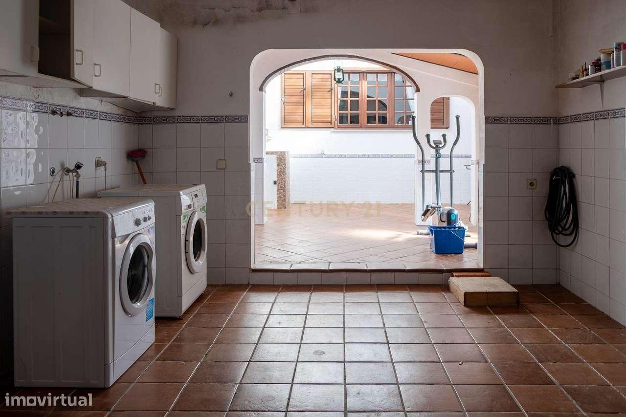 Moradia T3 com espaço exterior situada junto ao Cento de Saúde de Mour-27