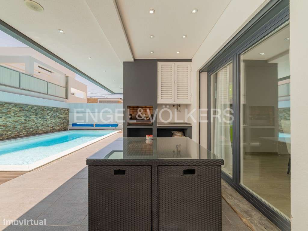 Moradia Isolada com piscina e jardim próximo da praia - Grande imagem: 4/52