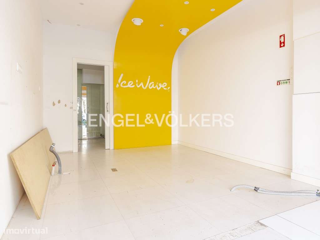 Loja com 2 andares no Areeiro - Grande imagem: 3/27